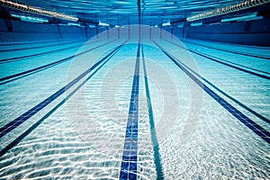 Nuoto piscina 