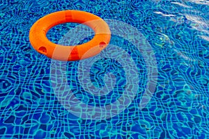 Swimming pool with pool ring.