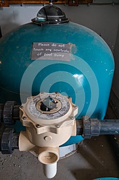 Swimming pool pump with alert