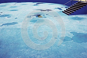 Swimming pool without water