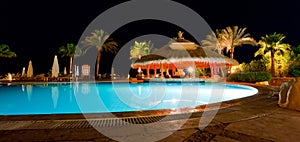 Swimmingpool with a pool bar