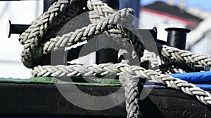 Swinging mooring line of a trawler