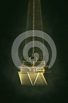 Swinging pendulum hypnotism
