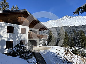 Swiss alpine holiday homes, mountain villas and holiday apartments in the winter ambience of the Alpine tourist resorts