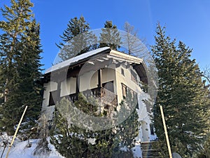 Swiss alpine holiday homes, mountain villas and holiday apartments in the winter ambience of the winter resort of Arosa