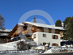 Swiss alpine holiday homes, mountain villas and holiday apartments in the winter ambience of the winter resort of Arosa