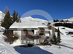 Swiss alpine holiday homes, mountain villas and holiday apartments in the winter ambience of the winter resort of Arosa