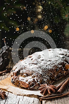 Swiss Christmas Pear Bread - BÃ¼ndner Birnbrot or Paun cun paira, a local dish filled with dried pears, fruits and nuts. Selective