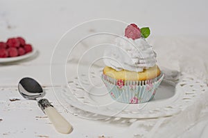 Swiss meringue cupcake