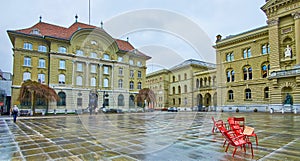 Schweizerisch auf der Stadtplatz nächste auf der föderal palast gebäude 