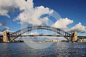 Sydney Harbour Bridge and Sydney Opera House at da