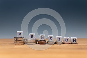 Symbol for decreasing pensions.