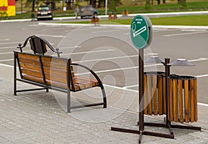 Symbol, Smoking area, with benches in the Parking area for cars in the recreation Park