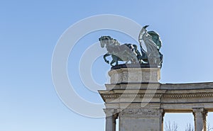 Symbolic figures at the top of the colonnade