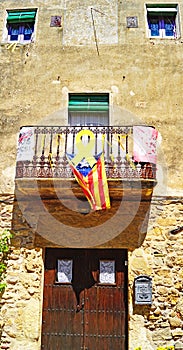 Symbols of Catalan separatism in Peratallada, Bajo AmpurdÃ¡n