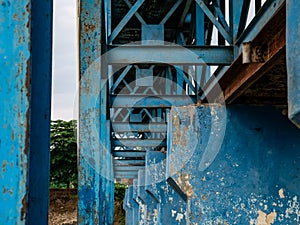 symmetrical arrangement of the dam framework made of iron