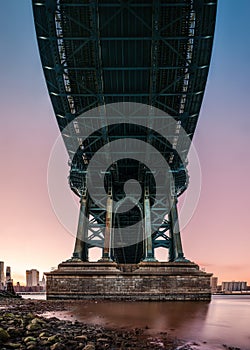 Symmetrical vertorama under Manhattan Bridge