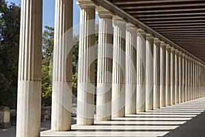 Symmetries and geometries and columns at the Agora of Athens