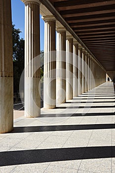 Symmetries and geometries and columns at the Agora of Athens