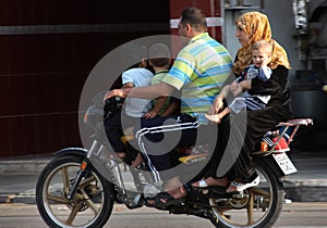 A Syrian family on motorbike