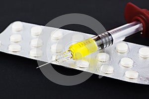 Syringes and medicines, ideal image for the medical field during pandemics