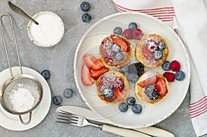 Syrniki. Cottage cheese pancakes, syrniki, curd fritters with fresh berries