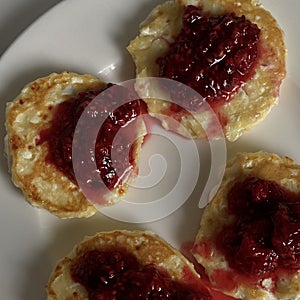 Syrniki with raspberry jam