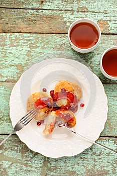 Syrniki, Russian cottage cheese pancakes with raspberry jam and