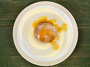 Syrup or Treacle Sponge Pudding With Custard