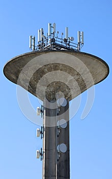 System of repeaters and antennas for the signal transmission of