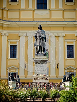 Szent Laszlo Kirkaly statue photo