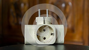 White electric splitter