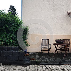 A table and chairs on the ground.