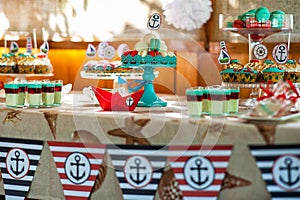 table on the children's holiday decoration table decoration in marine style