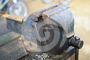 Table old vise clamp