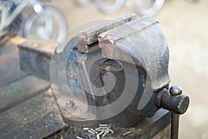 Table old vise clamp