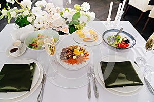 The table is served for the bride and groom's table. Wedding decor. Banque