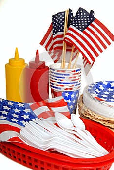 Table setting for a 4th of July picnic