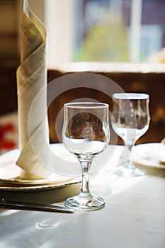 Table setting before the banquet.