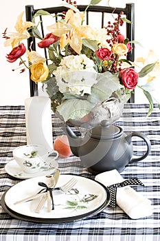 Table setting, black and white