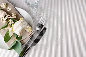 Table setting with floral decoration