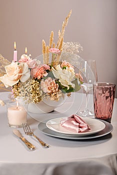 Table setting with flower arrangement