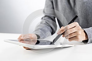 Tablet computer for financial data analysis