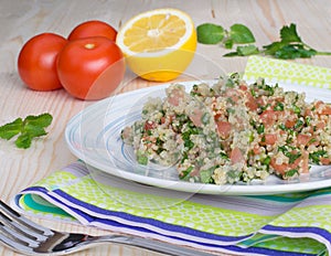 Tabouli with quinoa, tomatoes and herbs