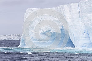 Tabular glacial ice