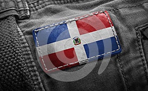 Tag on dark clothing in the form of the flag of the Dominicana