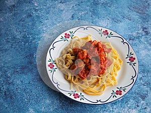 Tagliatelle pasta with chicken tomato sauce