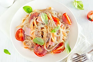 Tagliatelle pasta with ham and tomatoes