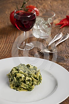 Tagliatelli with spinach sauce