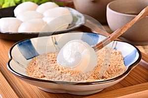 Taiwan style mochi with peanut powder